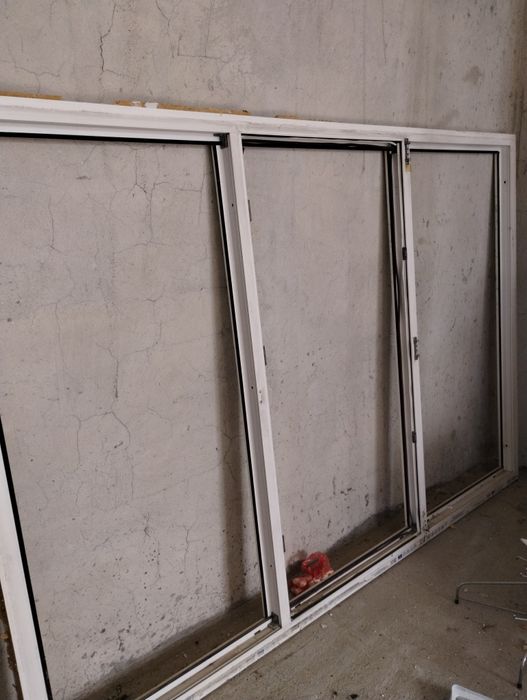 Дограми и стъкла за прозорци и врати