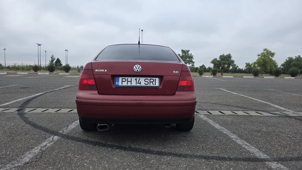 VOLKSWAGEN Bora 2000 — imagine 1