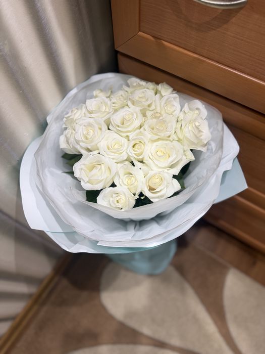 Букет гүл. Ақ роза гүлі