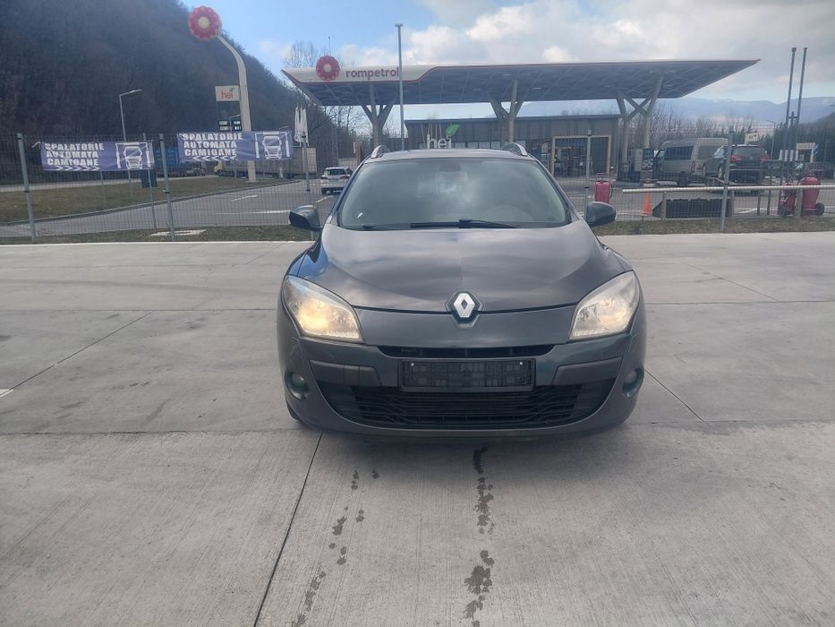 Renault megane lll 1,9 diesel 130 cai an 2010 euro 5  full dotarii Panoramic/Cheie let *s  go/entry/Carlig/
Masina este adusa