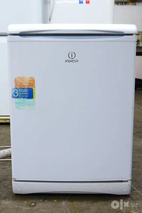 Компактный мини холодильник Indesit для офиса, дома и гостиниц.