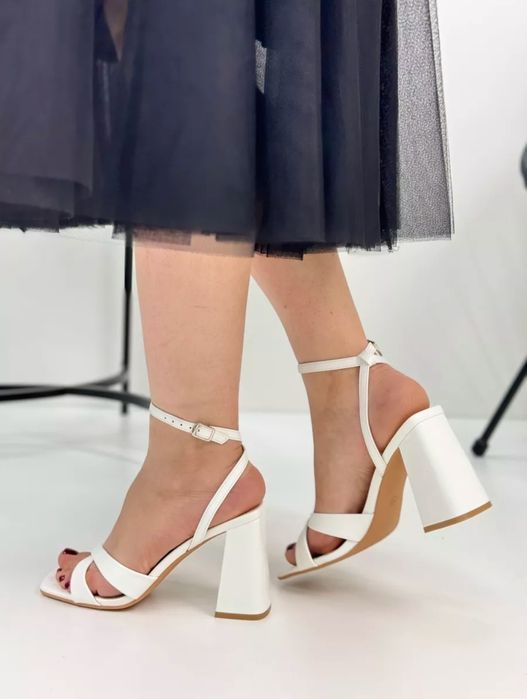 Туфли белые 40 размер