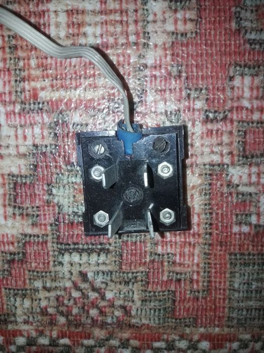 вилка для телефонного кабеля городского телефона