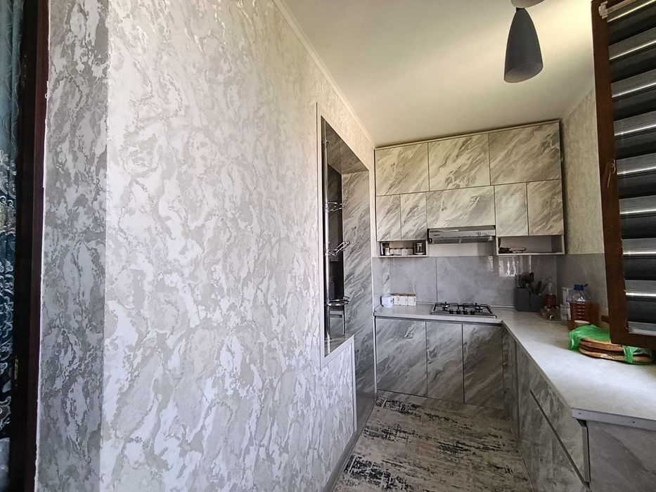 Навоий шахарда 3 хона квартира сотилади срочно