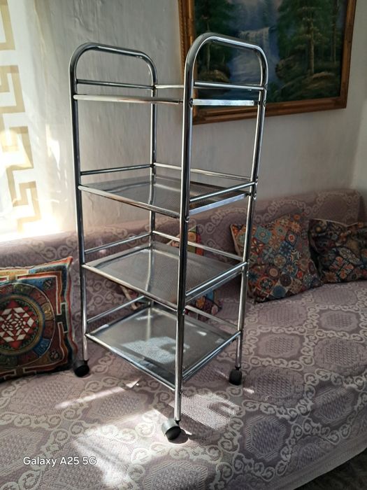 Столик (Памошник)для массажа,для парикмахерской