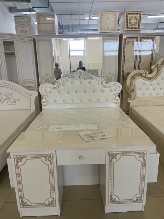 Срочно  спальный  гарнитур  продам.  Торг