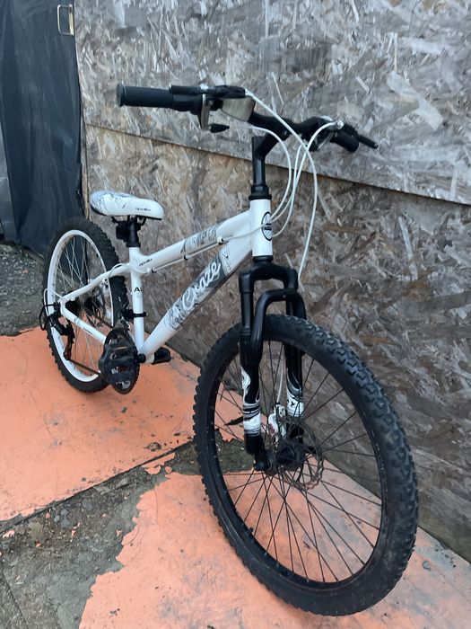 Bicicleta apollo caze frane pe disc roti 24” cadru aluminiu