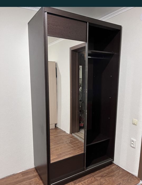 Шкаф большой вместительный