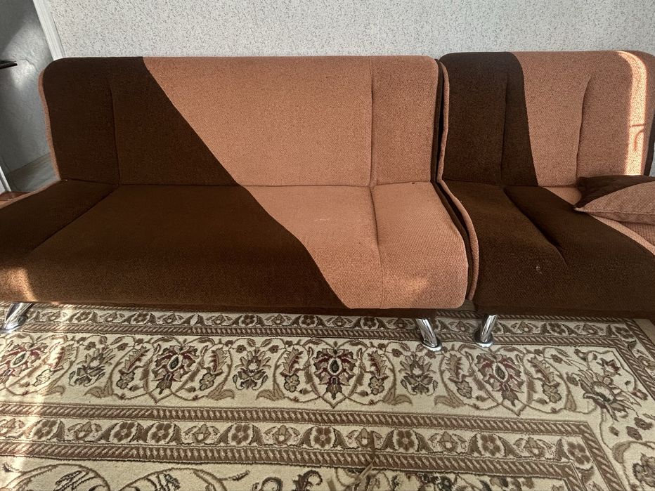 Продам диван хорошем состояний……………………………….