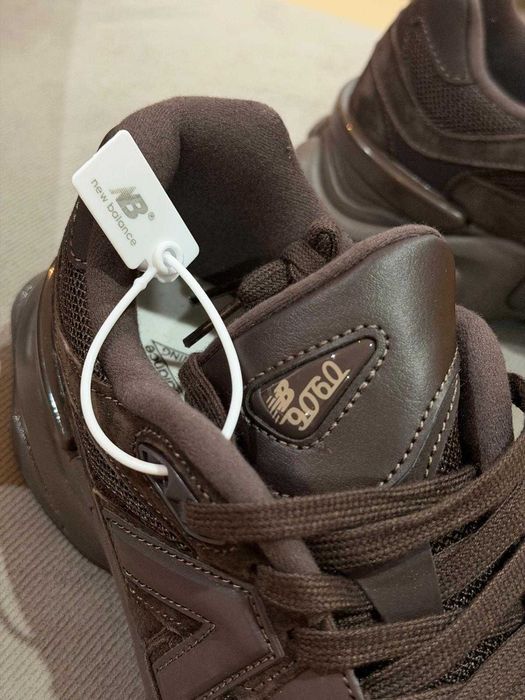 Vand adidasi Sneakers New Balance 9060 maro, mărimea 43, noi nepurtați, in cutie