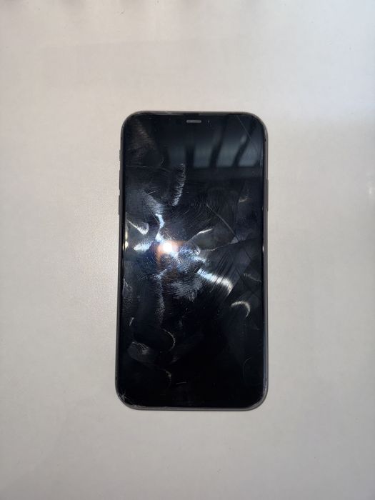 Iphone 11  64 гб