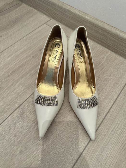 Продам женскую обувь 37-38 размер