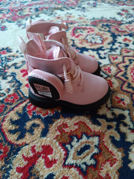 Продам детскую обувь
