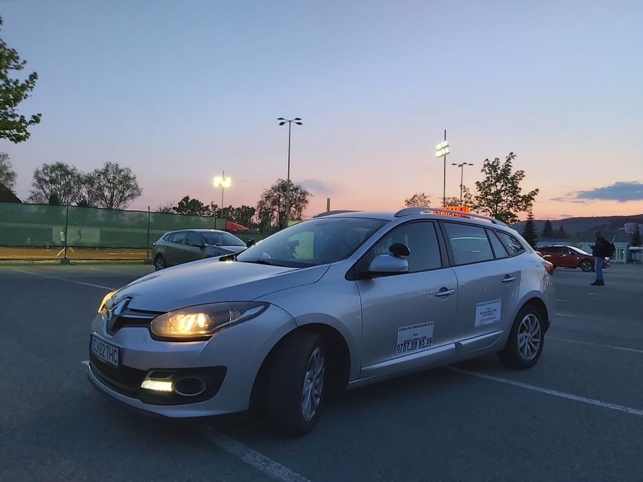 Instructor auto cat B scoala de șoferi