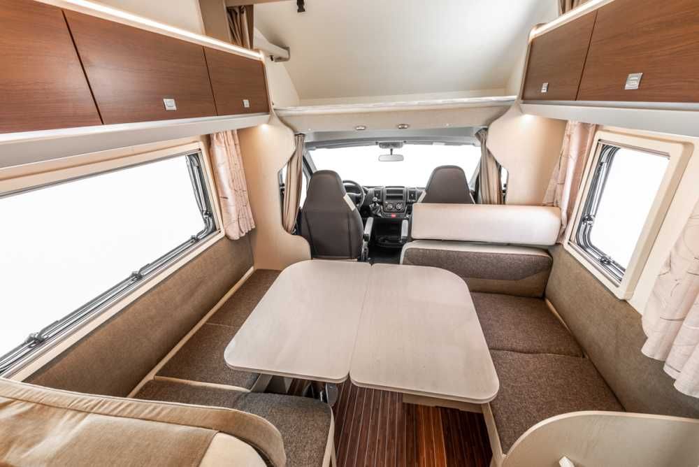 Autorulotă de închiriat - 6 locuri | Arad