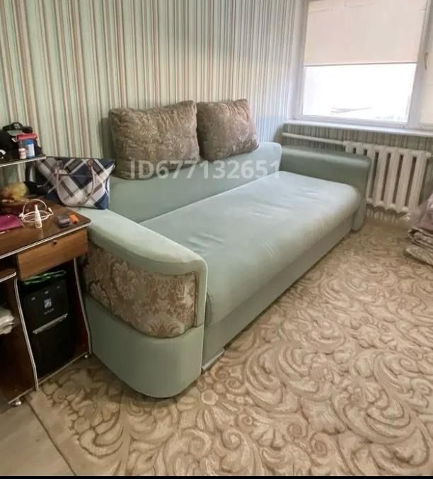 Двухъярусный зелёный диван в отличном состоянии, срочно