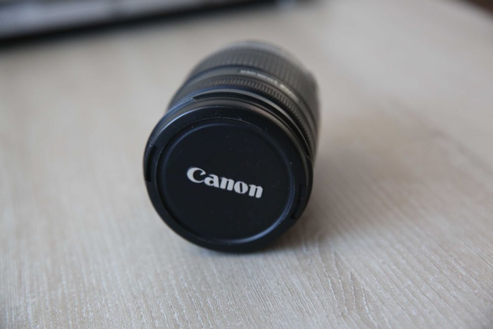 Obiectiv Canon EF-S 18-200mm