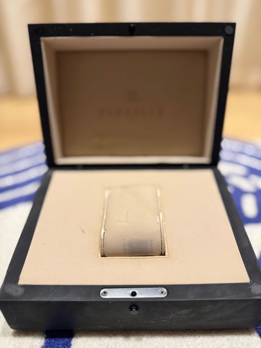 Perrelet кутия за часовник