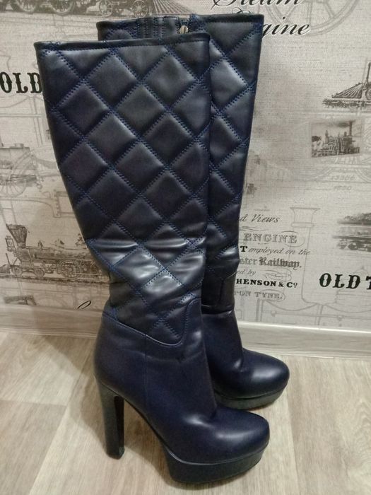 Продам женские сапоги