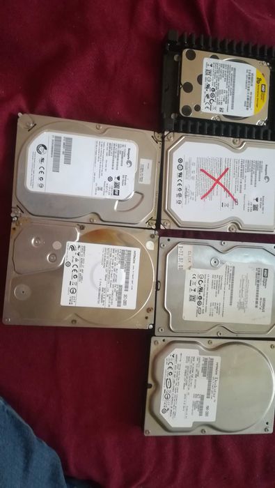 Vand 4 bucati hard disk si rack