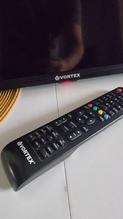 Led Vortex Smart tv 81cm ,cu led rosu aprins ,consumabile și accesorii