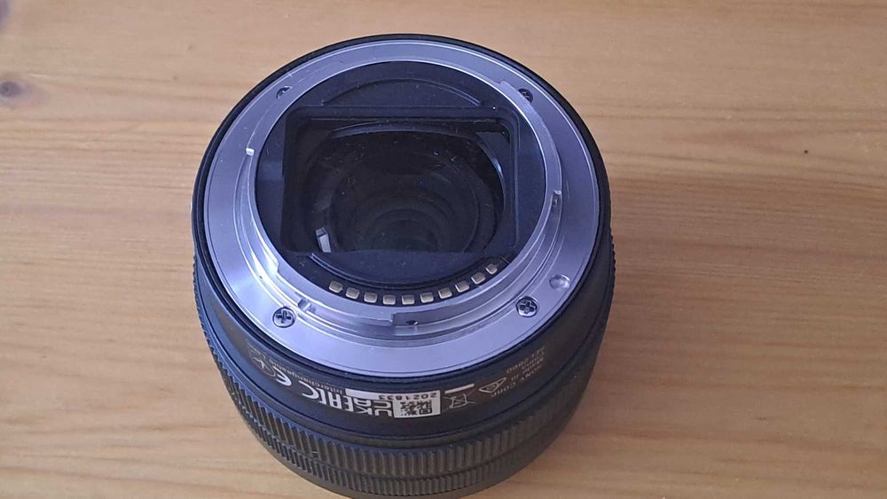 Продавам обектив Sony FE 28-60