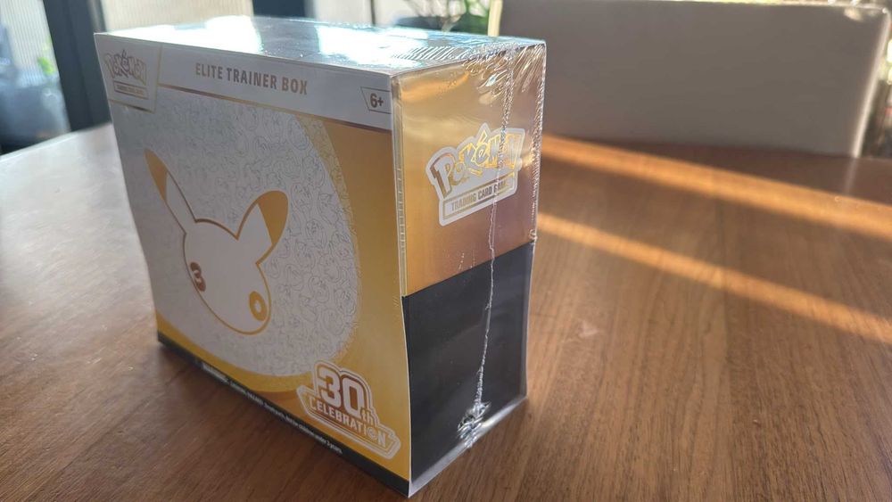 ETB Box Pokemon 30th Celebrations Sigilat pokemon elite trainer box