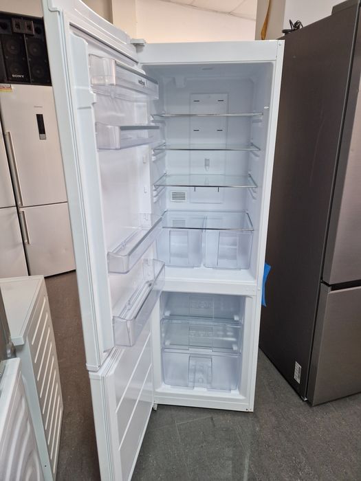 Хладилник с фризер Vestfros A++ No Frost