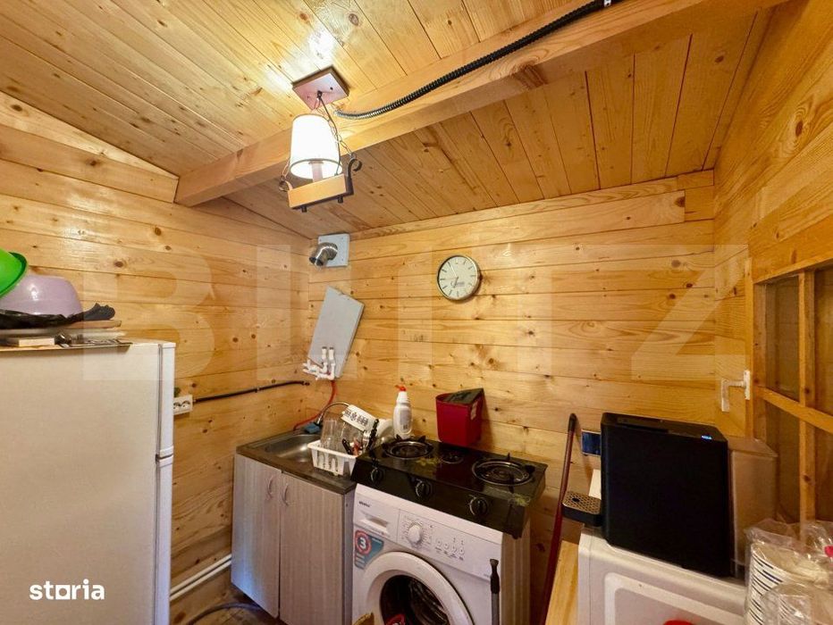 Cabane de vanzare, cu 3 camere, 50 mp, zona Brad