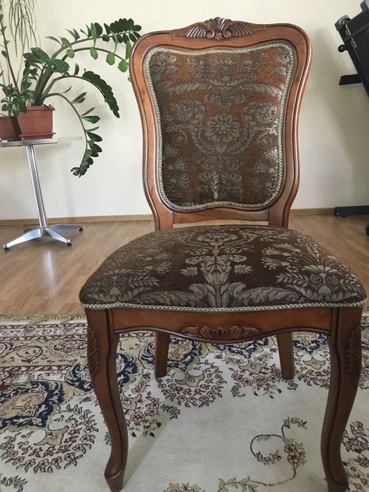 Стол со стульями