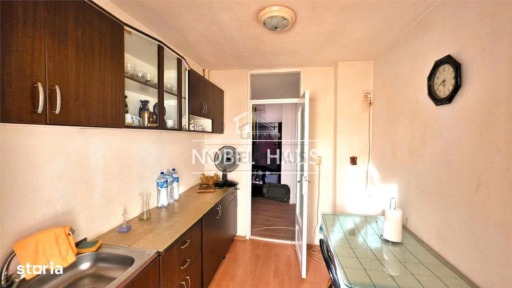 Apartament 3 camere, decomandat, etajul 4, zona Gura Leului