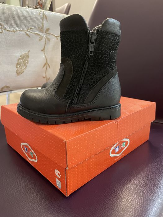 Продам детские сапожки