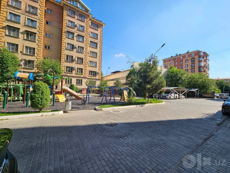 ГАБУС 4 х комнатная 217 м2 . Нукусская Улица . С ремонтом