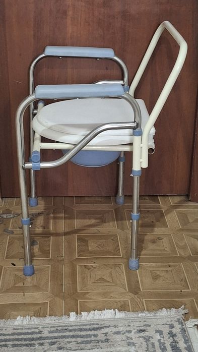 Санитарный стул туалет