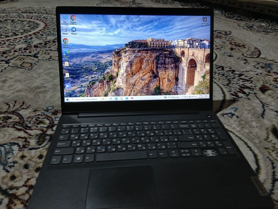 Noutbuk sotiladi yangi