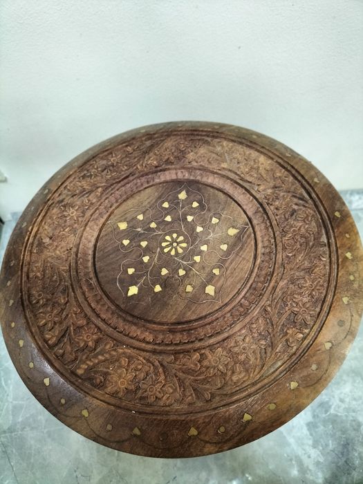 Продам индийский столик.