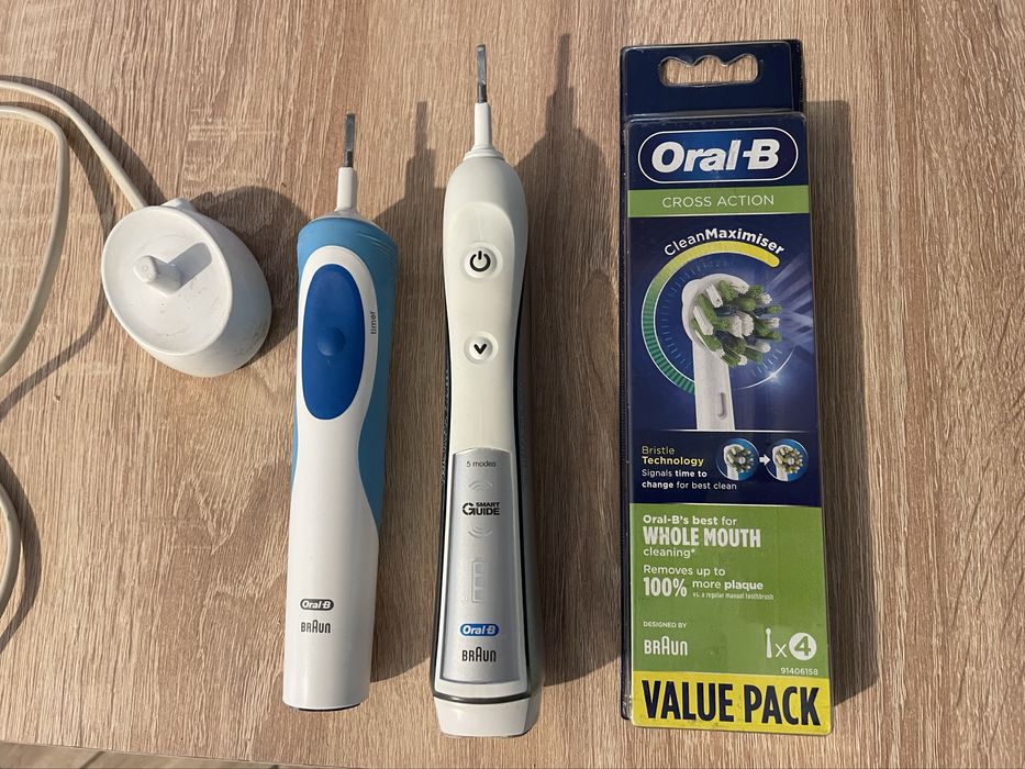 Periuta Oral B Triumph+Vitality promo