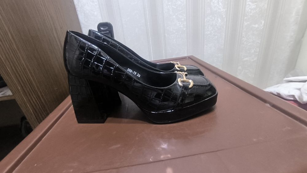 Продам женские туфли