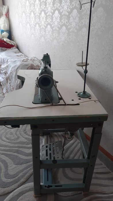 Старая швейная машина