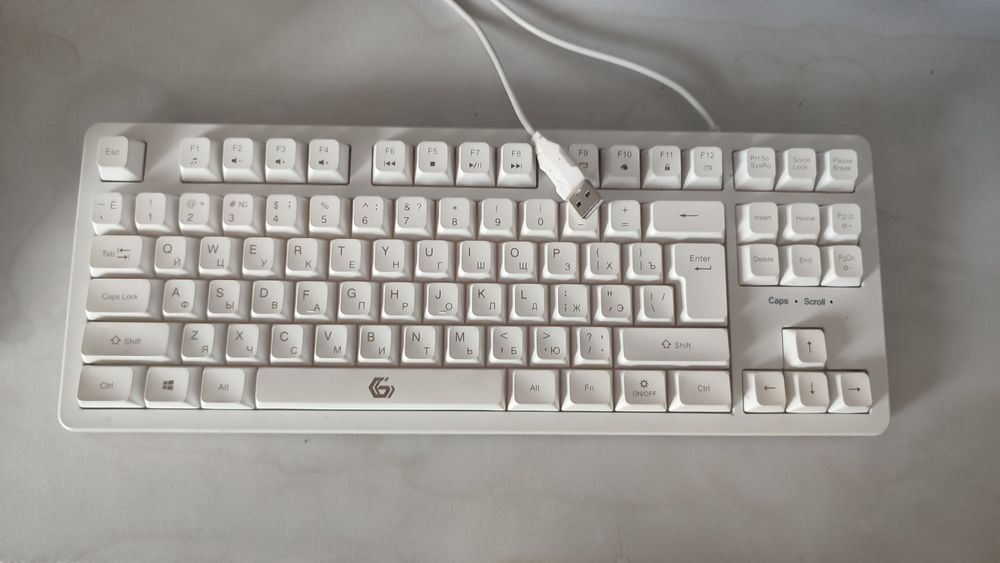 Продам комплект коврик мышка клавиатура