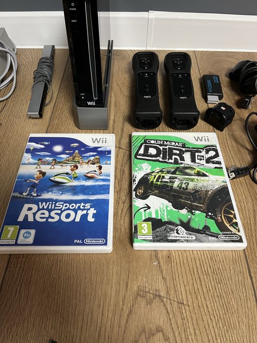 Nintendo Wii Конзола с аксесоари и игри