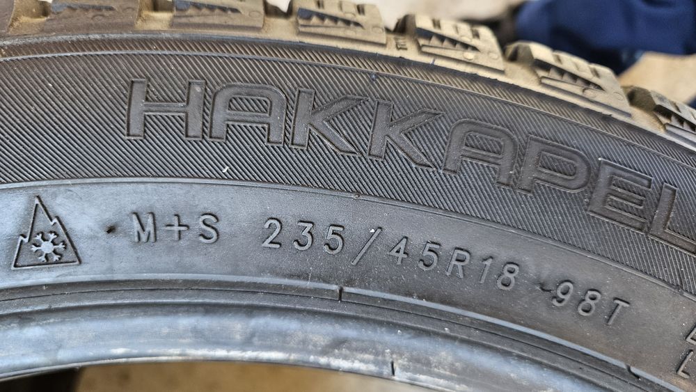 2бр гуми 235 45 18 дот 21 нокиан