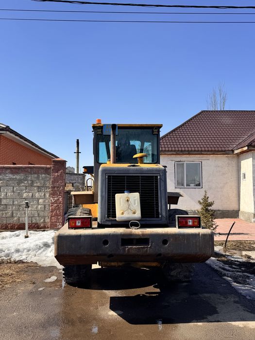 Продам фронтальный погрузчик