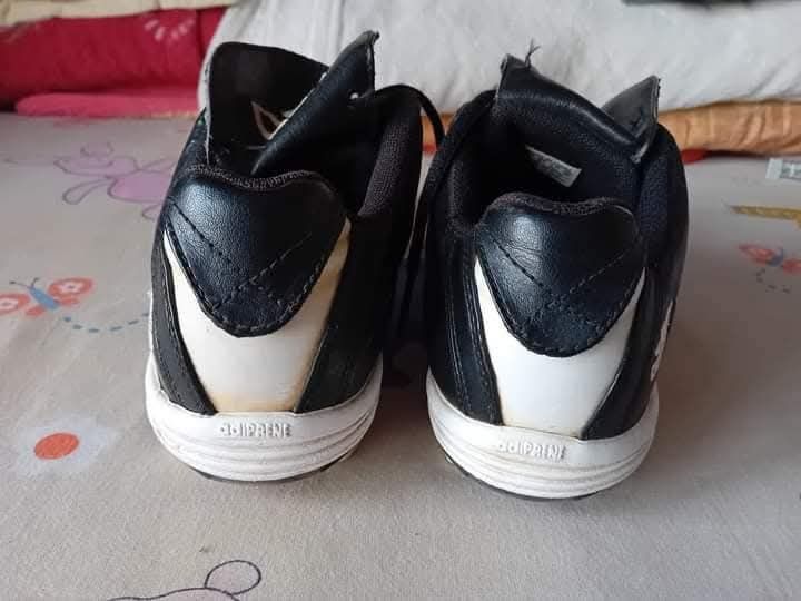 Детски бутонки "Adidas ", в идеално състояние.