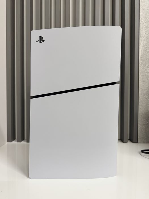 PlayStation 5 Slim Disc Edition + FC26 (Garanție eMag 2027)