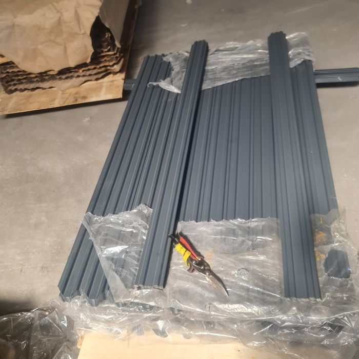 Vând șipcă metalică de gard la cele mai bune preturi disponibile