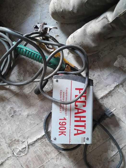 Сварочный аппарат и перфоратор