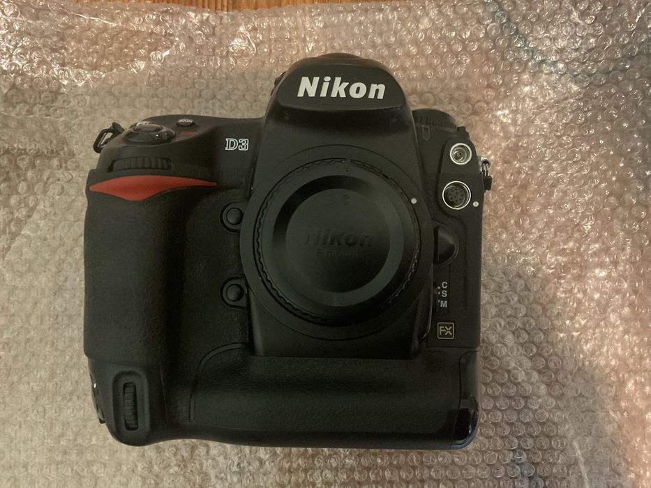 Legenda Nikon D3 body si accesorii