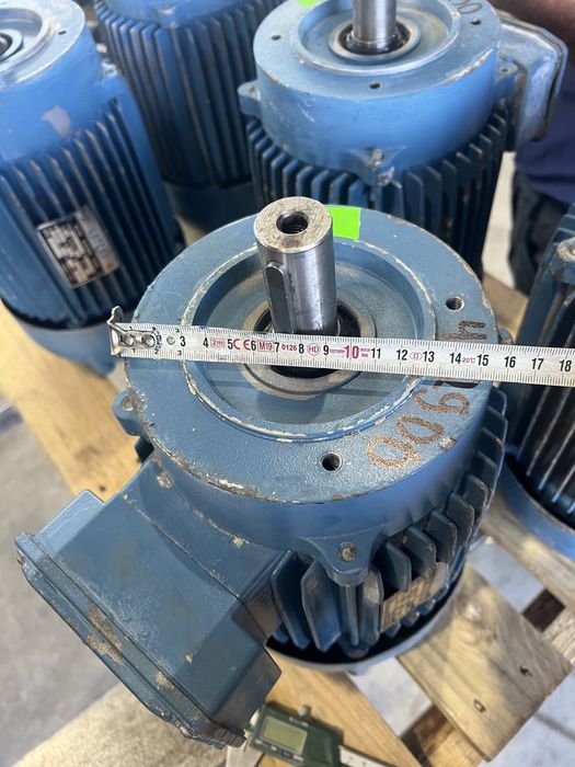 Фланцов ел.двигател 2.2/4 кВ 2900 оборота