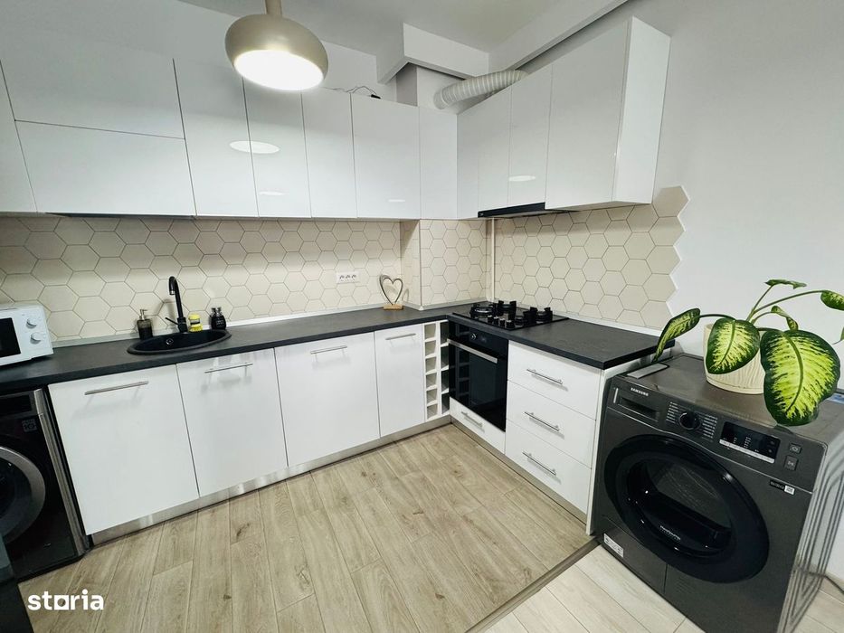 PROPRIETAR, vând apartament cu 2 camere și loc parcare subterană+boxa